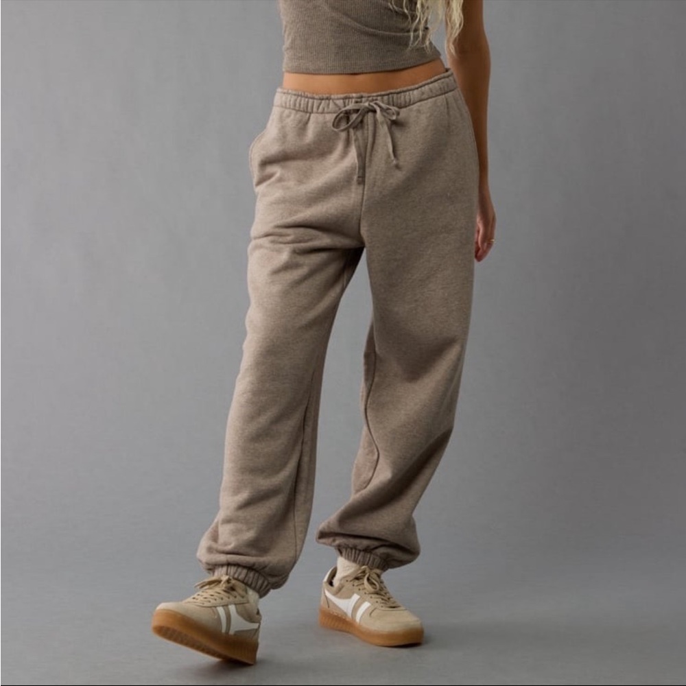 American Eagle Everyday Luxe Jogger Size Small